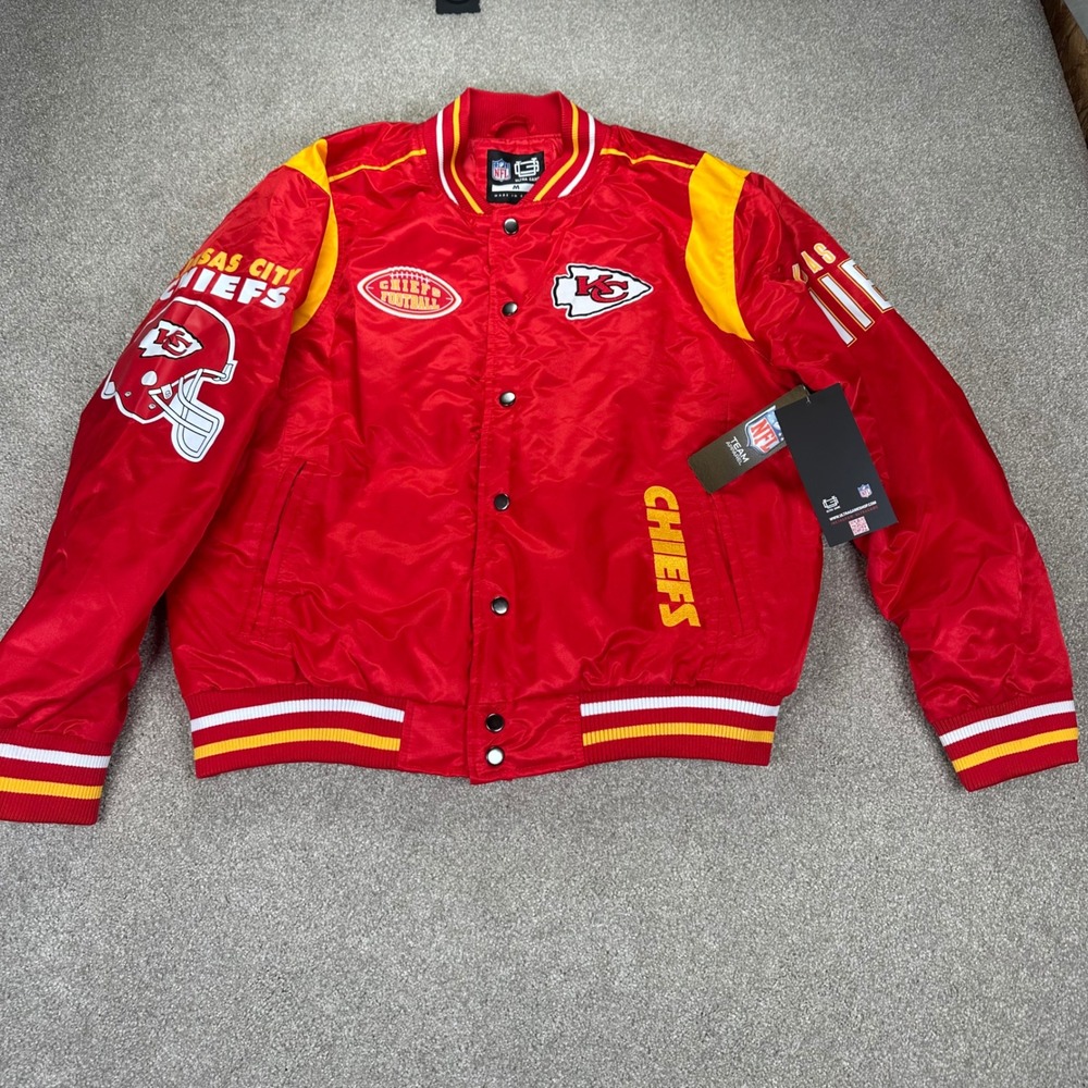NFL Ultra Game Mens Medium Kansas City Chiefs Jacket Red Varsity Satin QOMK685F